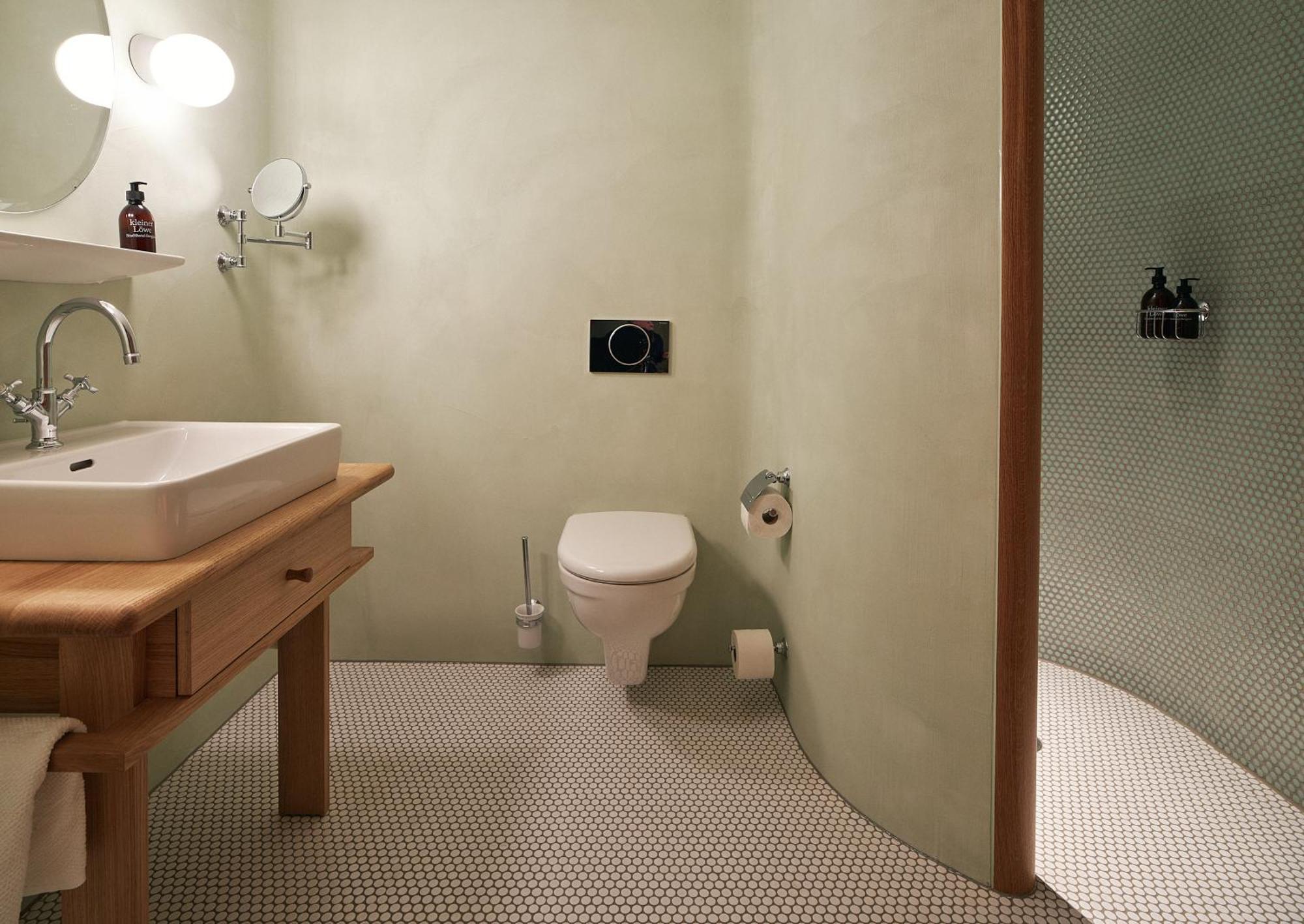 Kleiner Loewe - Stadthotel Брегенц Екстериор снимка